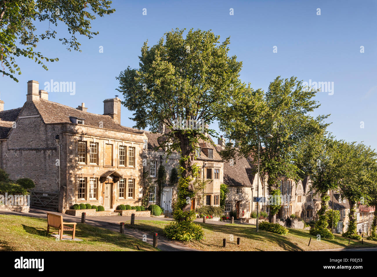 Cotswold Steinhäuser im Dorf Burford, Oxfordshire, England Stockfoto