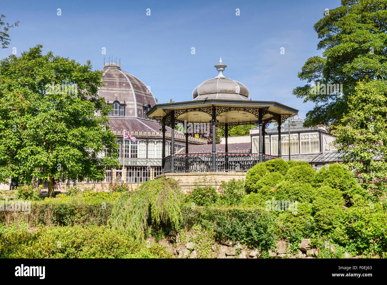 Musikpavillon im Buxton Pavilion Gardens, Buxton, Derbyshire, England Stockfoto