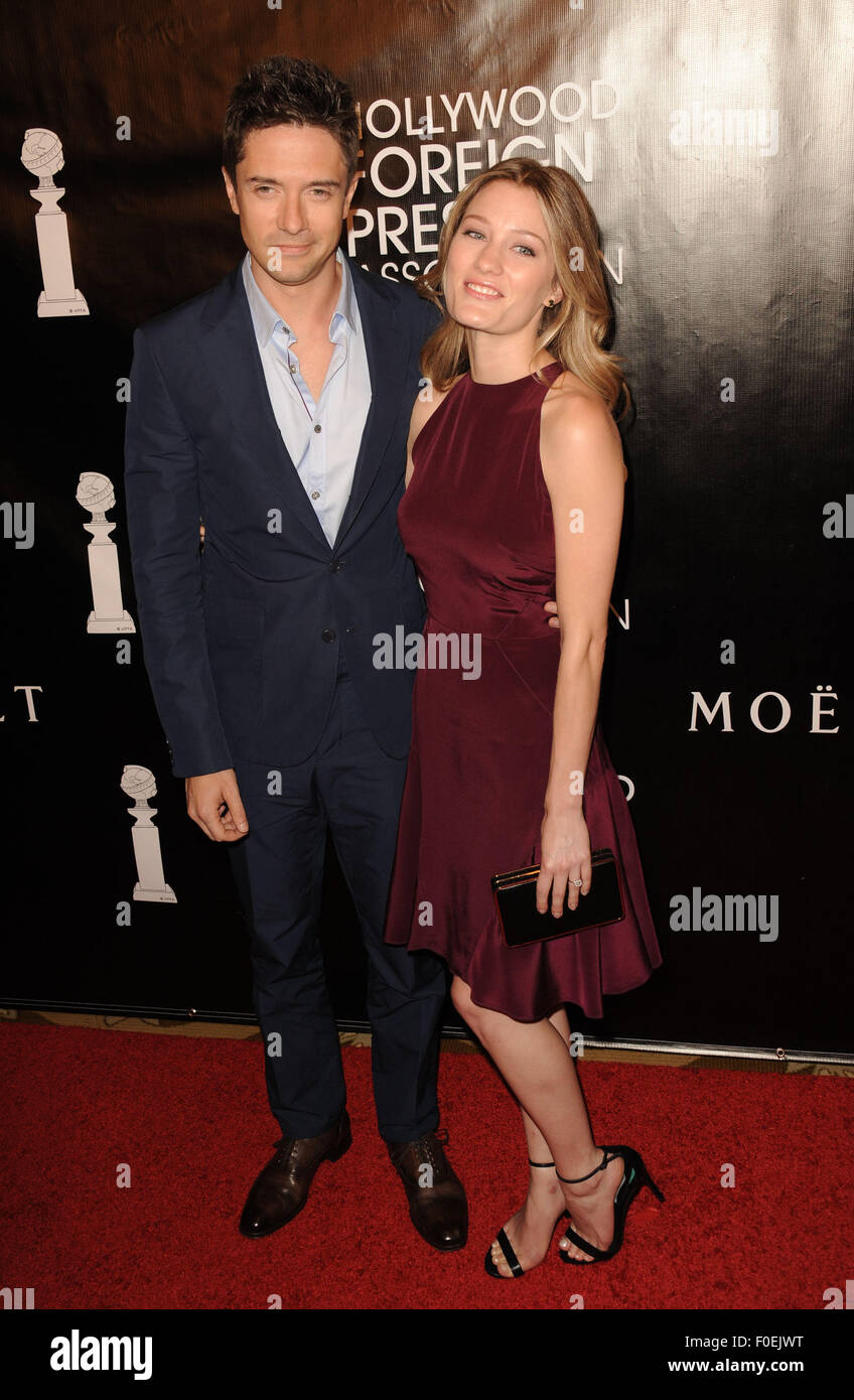 Los Angeles, Kalifornien, USA. 13. August 2015. Topher Grace, Ashley Hinshaw Teilnahme an der Hollywood Foreign Press Association jährlichen Zuschüsse Bankett im Beverly Wilshire Hotel in Beverly Hills, Kalifornien am 13. August 2015 statt. 2015-Credit: D. Long/Globe Fotos/ZUMA Draht/Alamy Live-Nachrichten Stockfoto