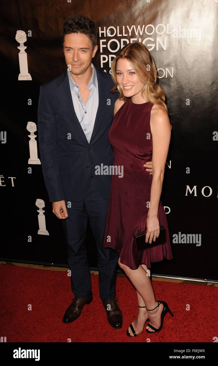Los Angeles, Kalifornien, USA. 13. August 2015. Topher Grace, Ashley Hinshaw Teilnahme an der Hollywood Foreign Press Association jährlichen Zuschüsse Bankett im Beverly Wilshire Hotel in Beverly Hills, Kalifornien am 13. August 2015 statt. 2015-Credit: D. Long/Globe Fotos/ZUMA Draht/Alamy Live-Nachrichten Stockfoto