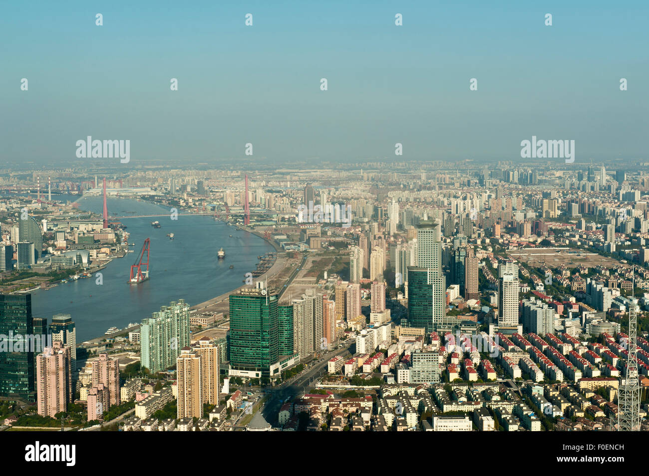 Blick vom Jin Mao Tower, Huangpu-Fluss, Pudtog, Shanghai, China Stockfoto