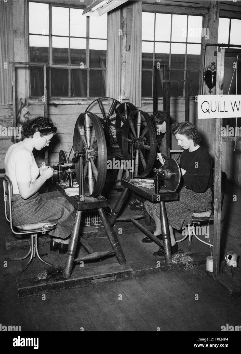 Industrie, Textilien, Weberei, Weberinnen Spinnvet für das Kleid zur Krönung von Königin Elizabeth II, Warner & Sons, Braintree, 18.11.1952, Zusatz-Rechte-Clearenzen-nicht verfügbar Stockfoto