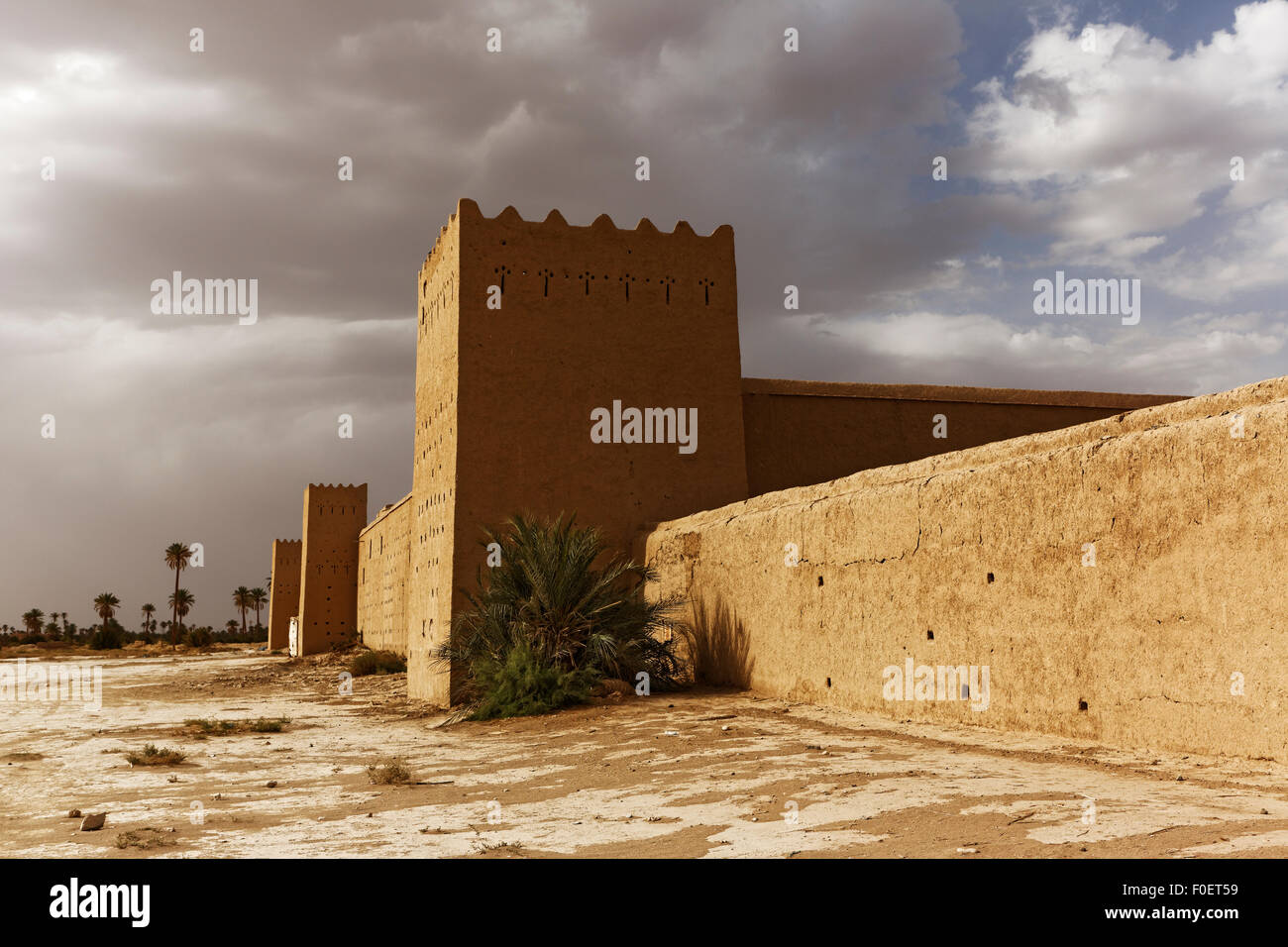 Verlassene und einsame Stadt Ouarzazate, Marokko. Der Bereich dient auch als Film-Studios. Stockfoto