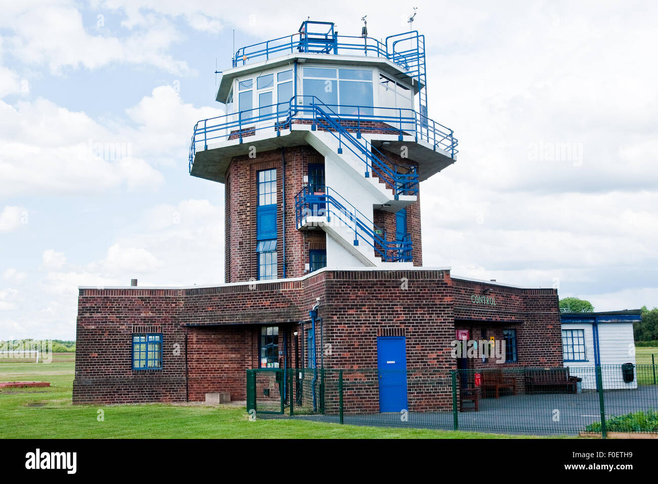 Abgeschlossen im Jahre 1933, ist dem Kontrollturm an Barton Flughafen Manchester die älteste in Europa noch im Einsatz für ihren ursprünglichen Zweck Stockfoto