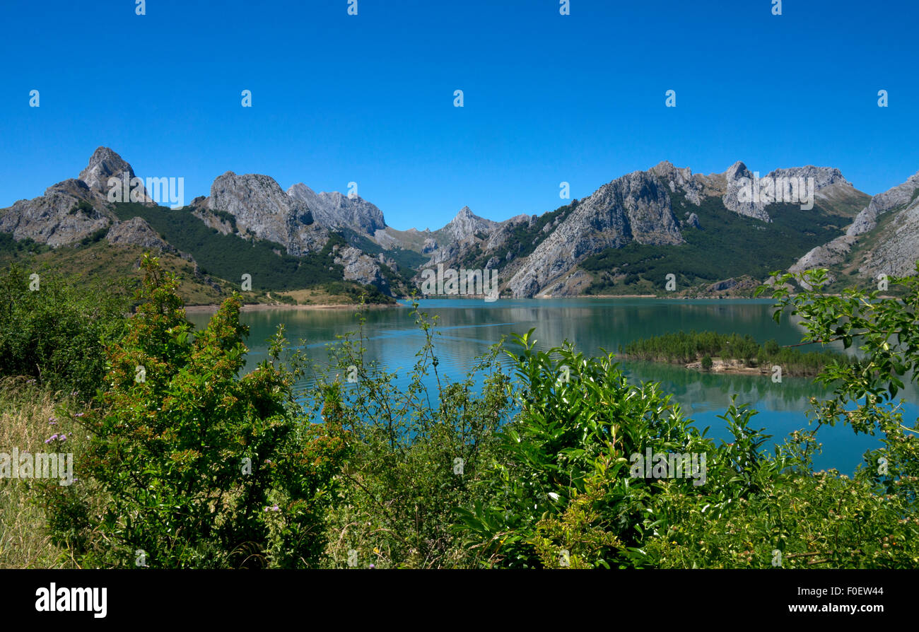Stausee in Picos de Europa bei Riano, Nordspanien Stockfoto