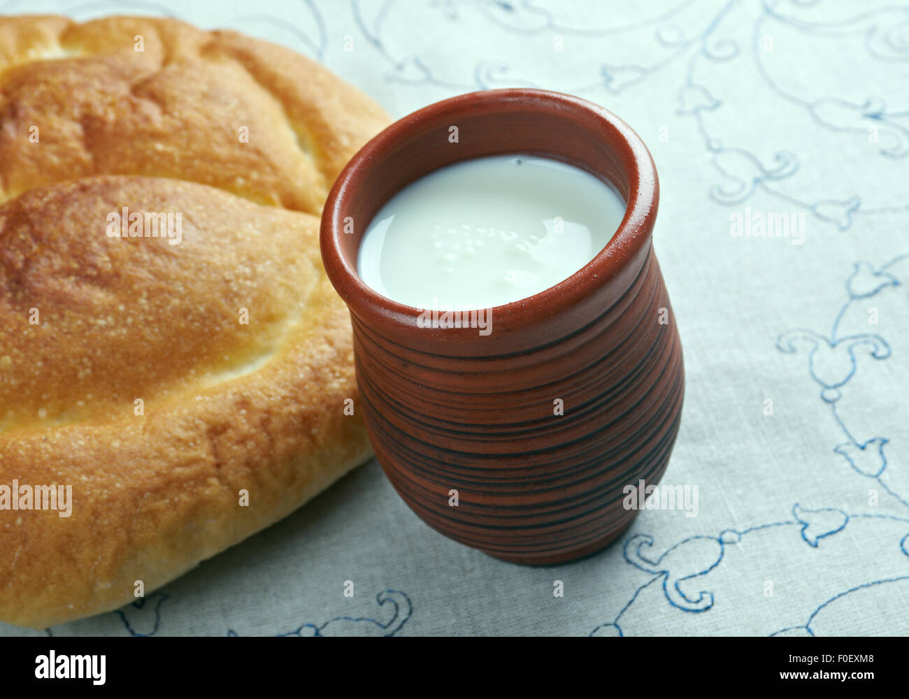 Kaymak sahnige Milchprodukt ähnlich wie geronnene cream.in Zentralasien, dem Balkan, türkischen Regionen Stockfoto