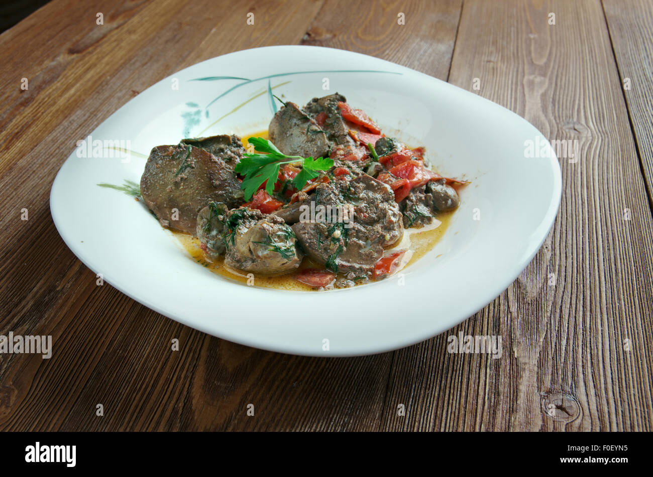 Kibed Makli - gebratene Hühnerleber. Libanesische Küche Stockfoto