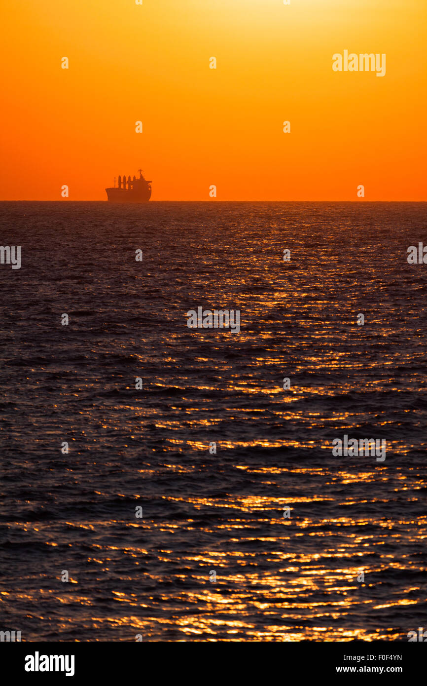 Seeschiff Sonnenaufgang verankert Stockfoto