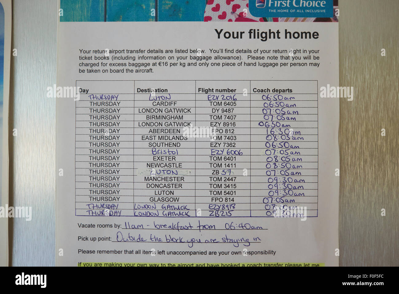 Ihr Flug nach Hause Liste Feriendorf Algarve Balaia Portugal Stockfoto