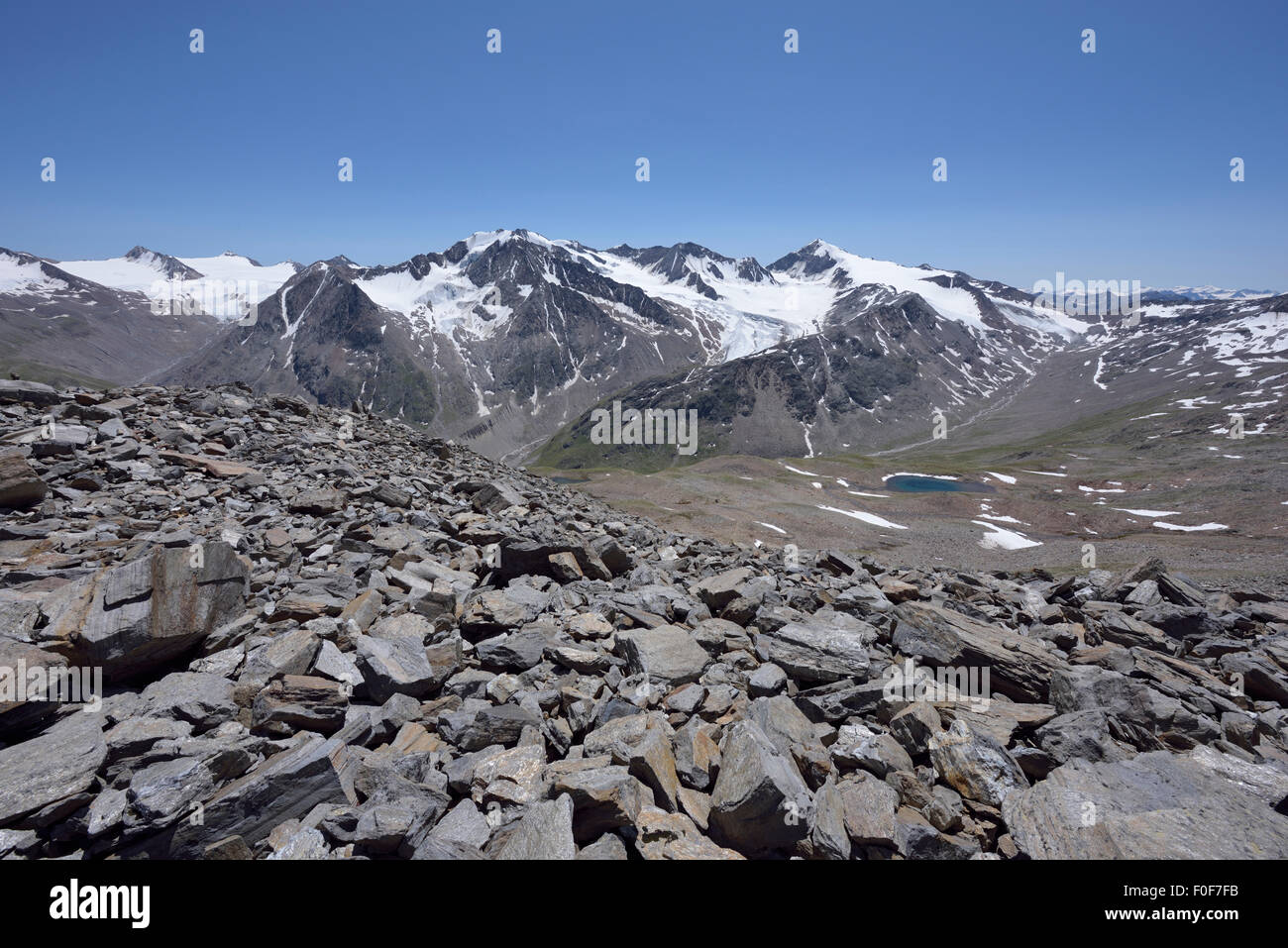 Blick auf Berge, Gletscher und Seen vom Wanderweg zur Kreuzspitze, Ötztal, Österreich Stockfoto