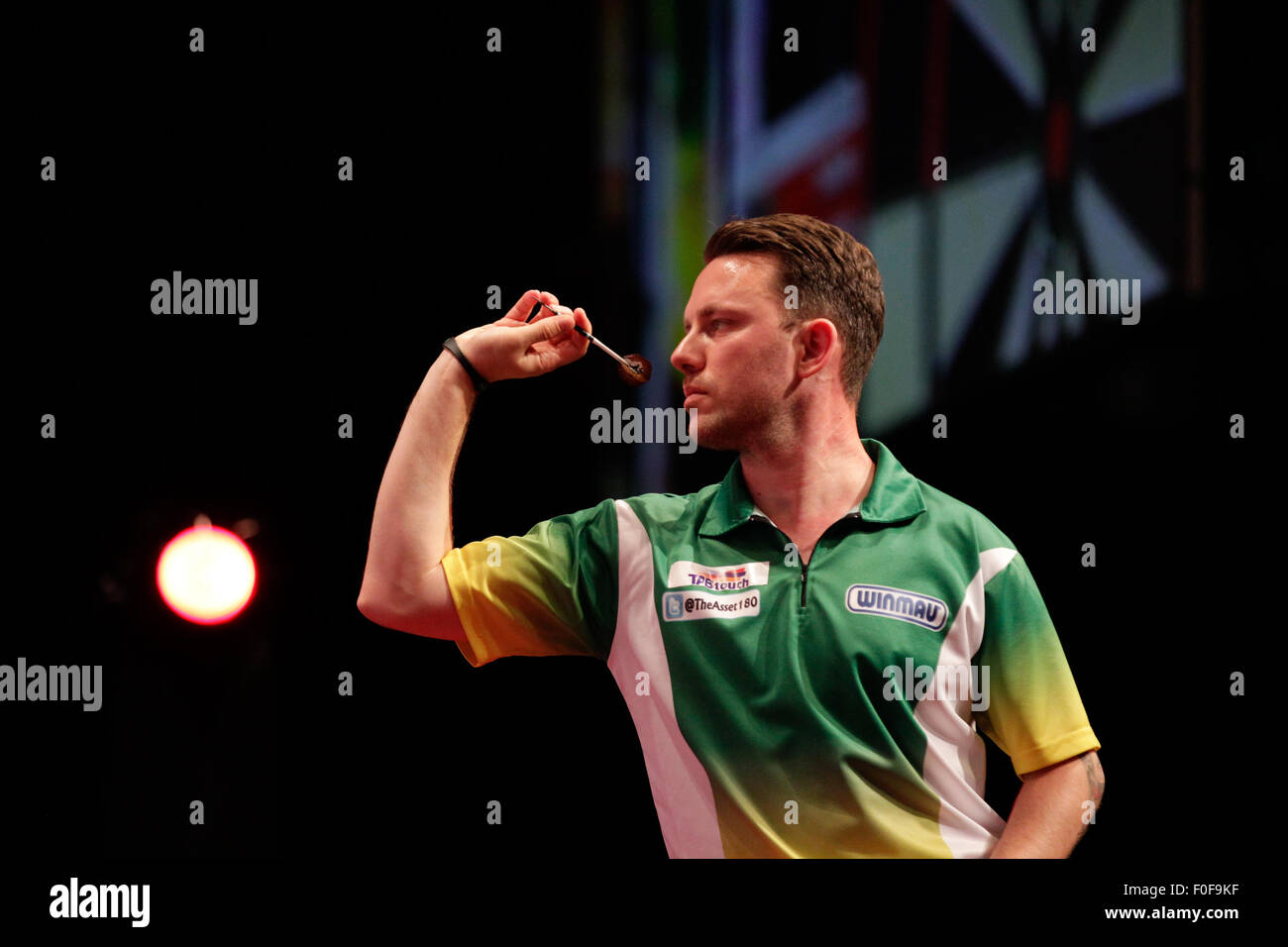 HBF-Stadion-Perth, Australien. 14. August 2015. TabTouch Perth Dart Masters, Paul Nicholson in Aktion. Bildnachweis: Aktion Plus Sport/Alamy Live-Nachrichten Stockfoto