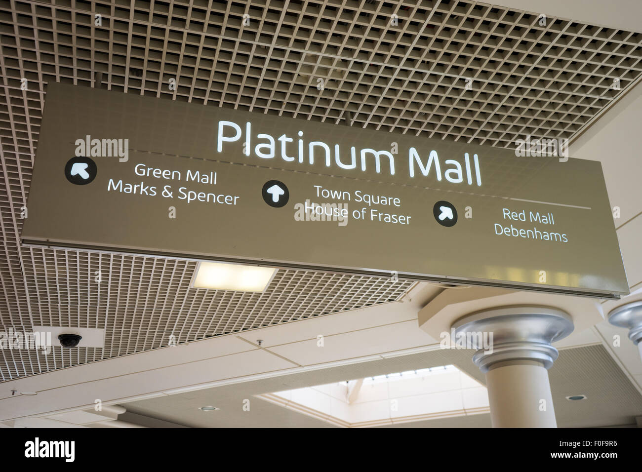 Melden Sie sich für die Platin-Mall in Intu MetroCentre, Gateshead.  Bekannt als die Metro Centre auf Verkehrszeichen. Stockfoto