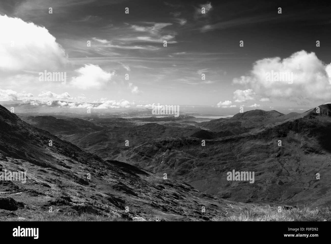 Atemberaubende schwarze und weiße Landschaften des Mount Snowden und Snowdonia Umgebung. Stockfoto