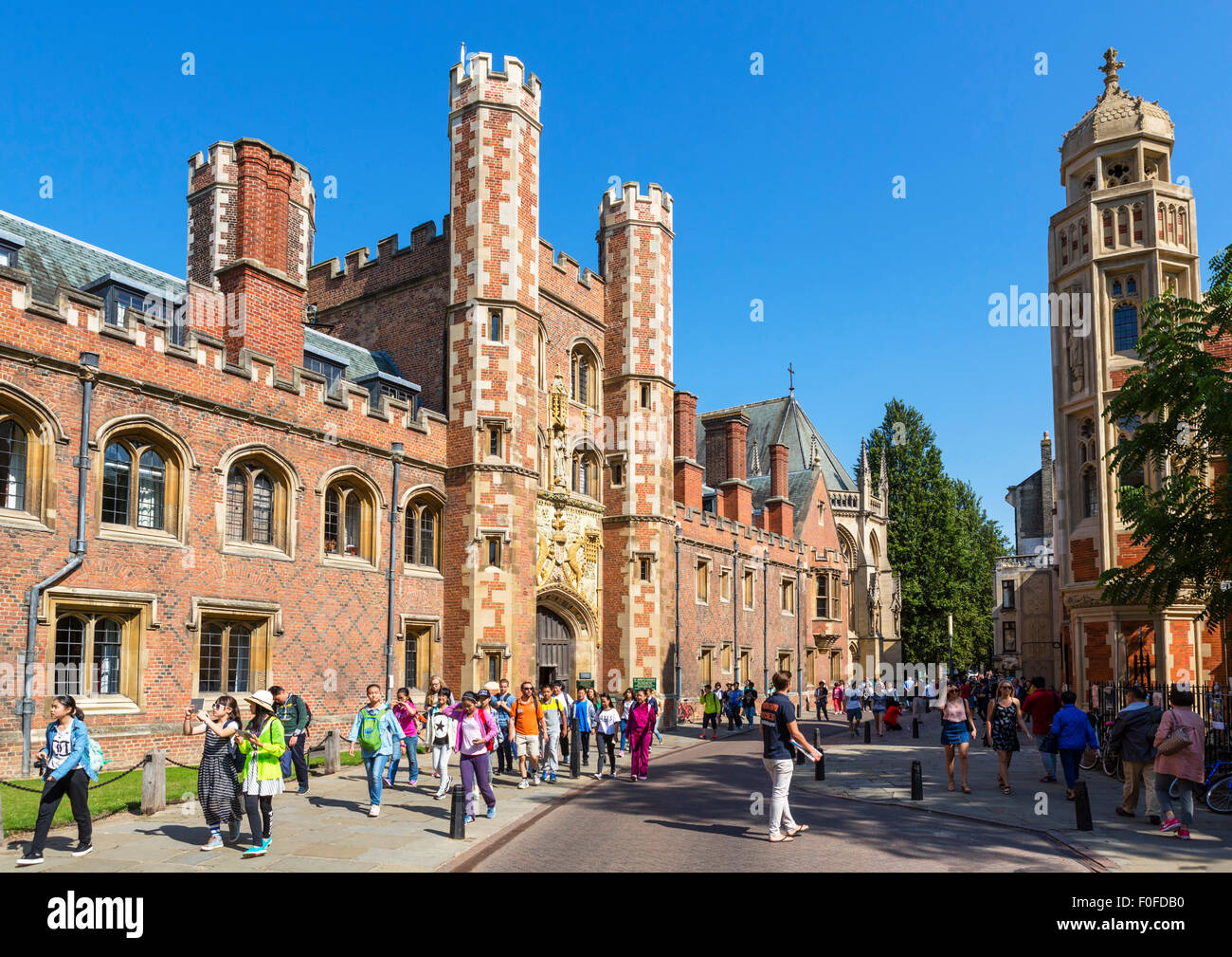 St Johns Straße außerhalb St. Johns College in der Stadt Zentrum, Cambridge, Cambridgeshire, England, UK Stockfoto