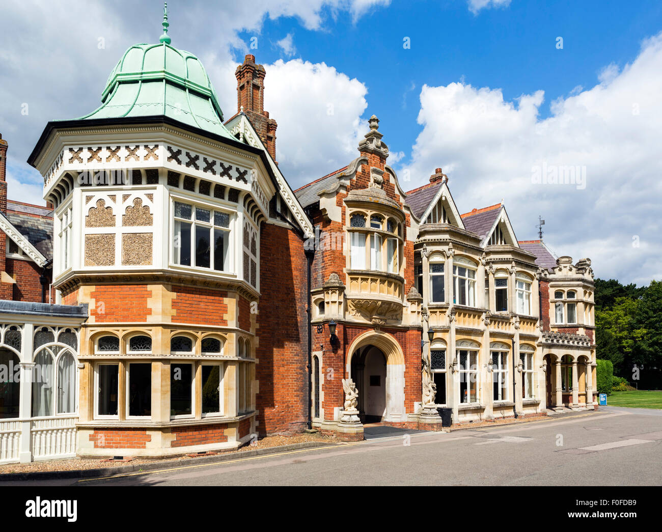Das Herrenhaus in Bletchley Park, Buckinghamshire, England, UK Stockfoto