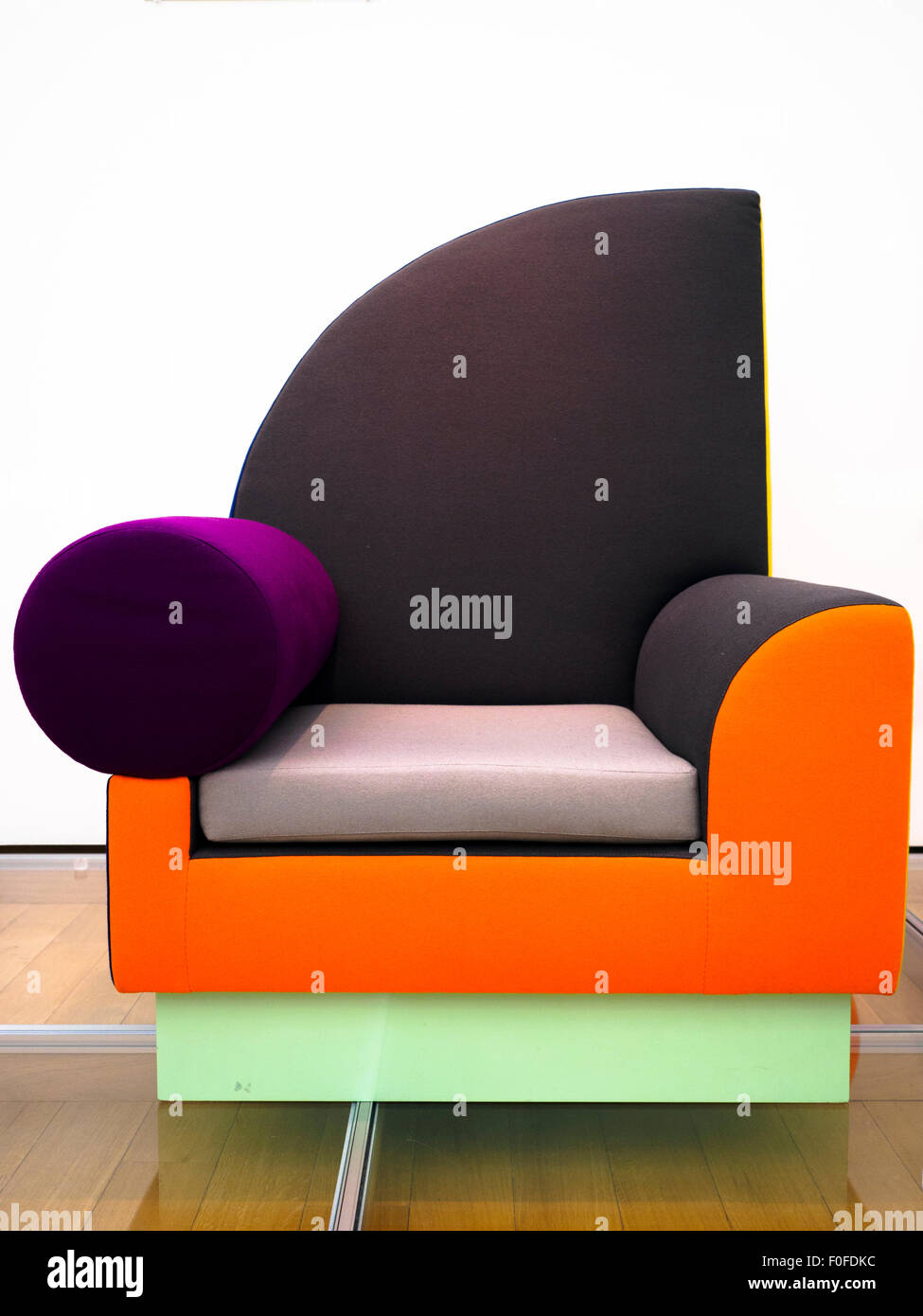 Sessel Bel Air, 1982 von Peter Shire (Los Angeles, CA (USA), 1947) Stedelijk Museum - Amsterdam, Niederlande Stockfoto