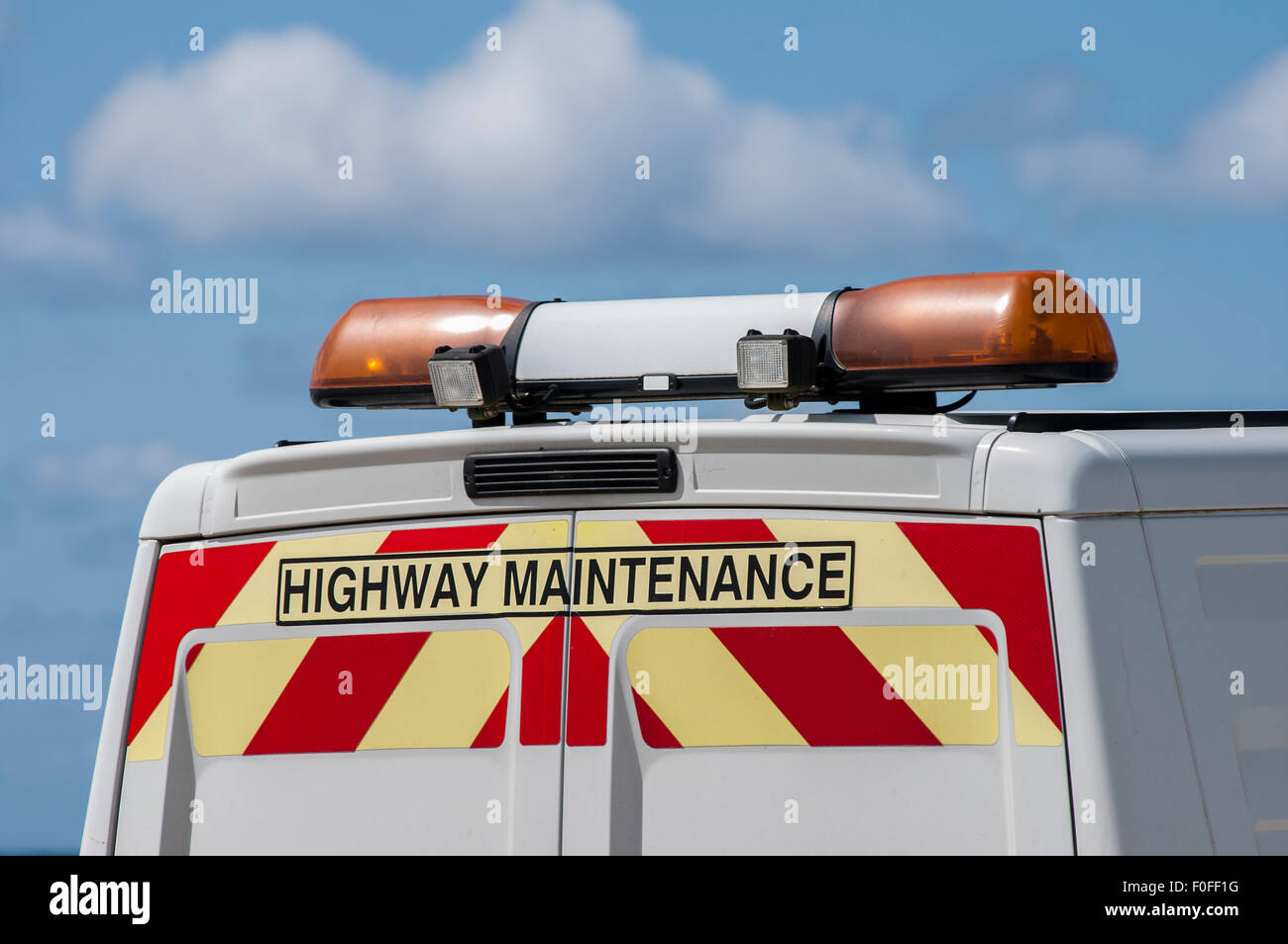 Amber Warnleuchten auf Rückseite Autobahn Wartung van. Stockfoto