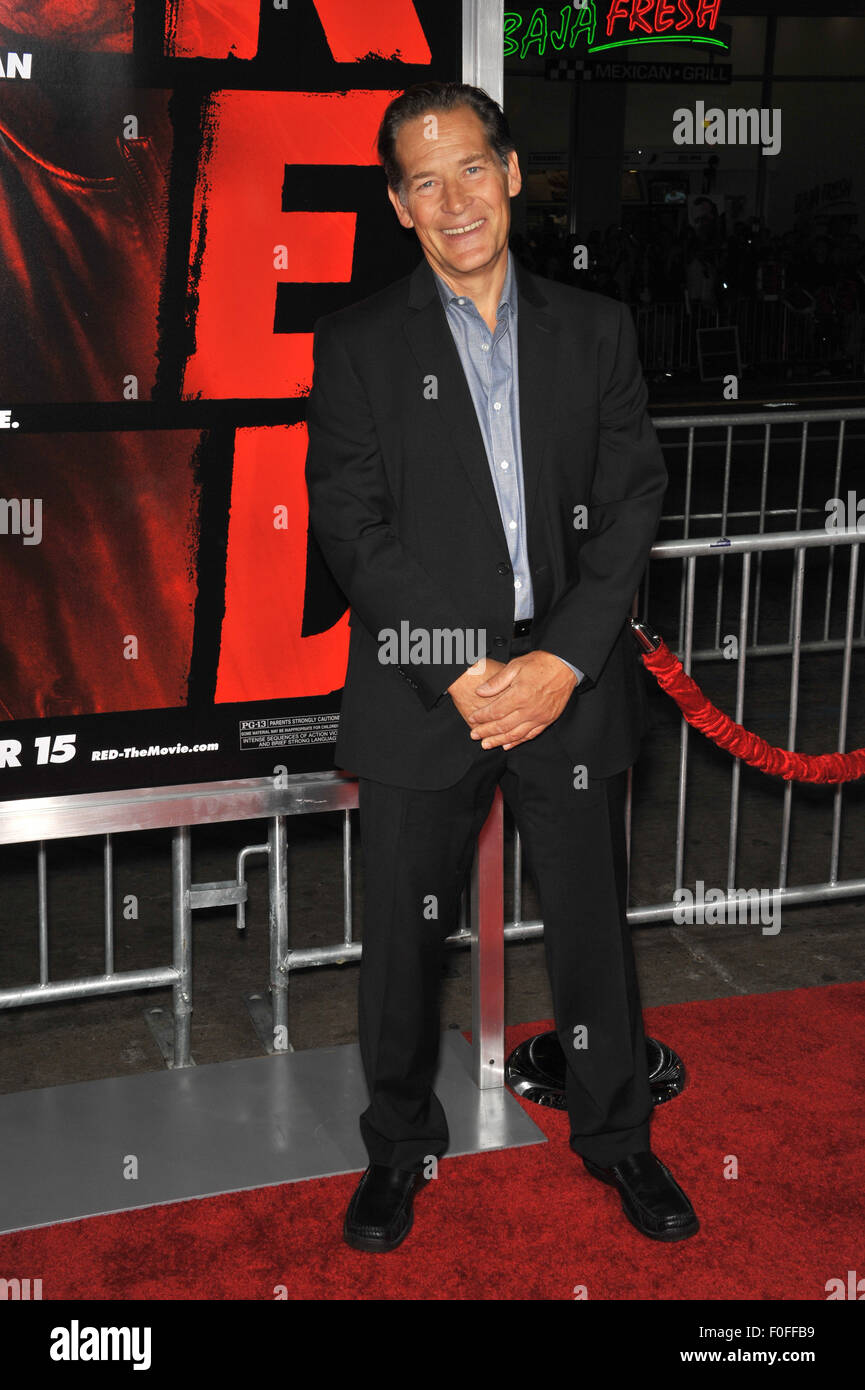 LOS ANGELES, CA - 11. Oktober 2010: James Remar bei der Premiere von "Red" in Grauman Chinese Theatre in Hollywood. Stockfoto