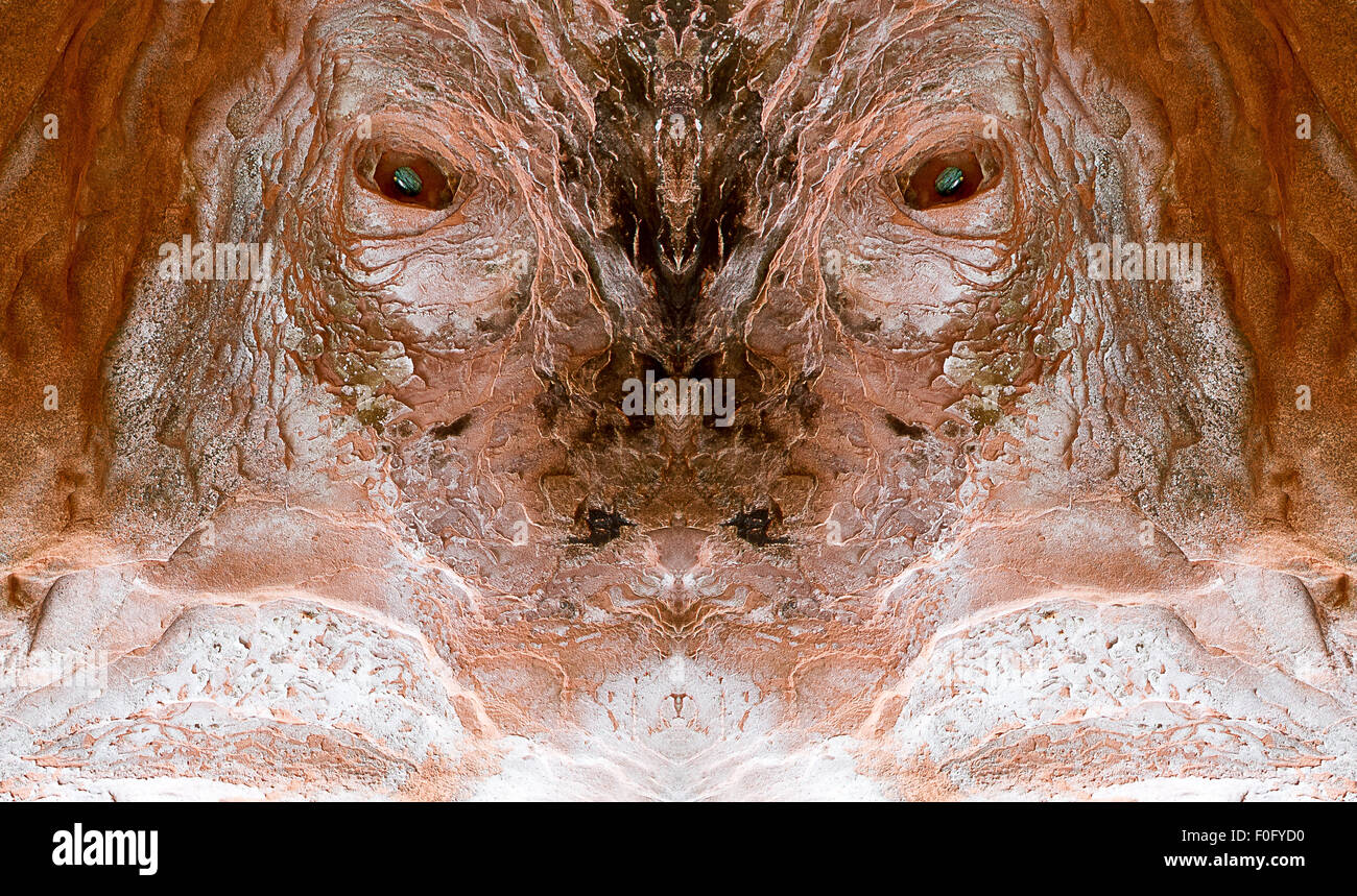 Alien Gesicht an der Wand aus Sandstein. Stockfoto