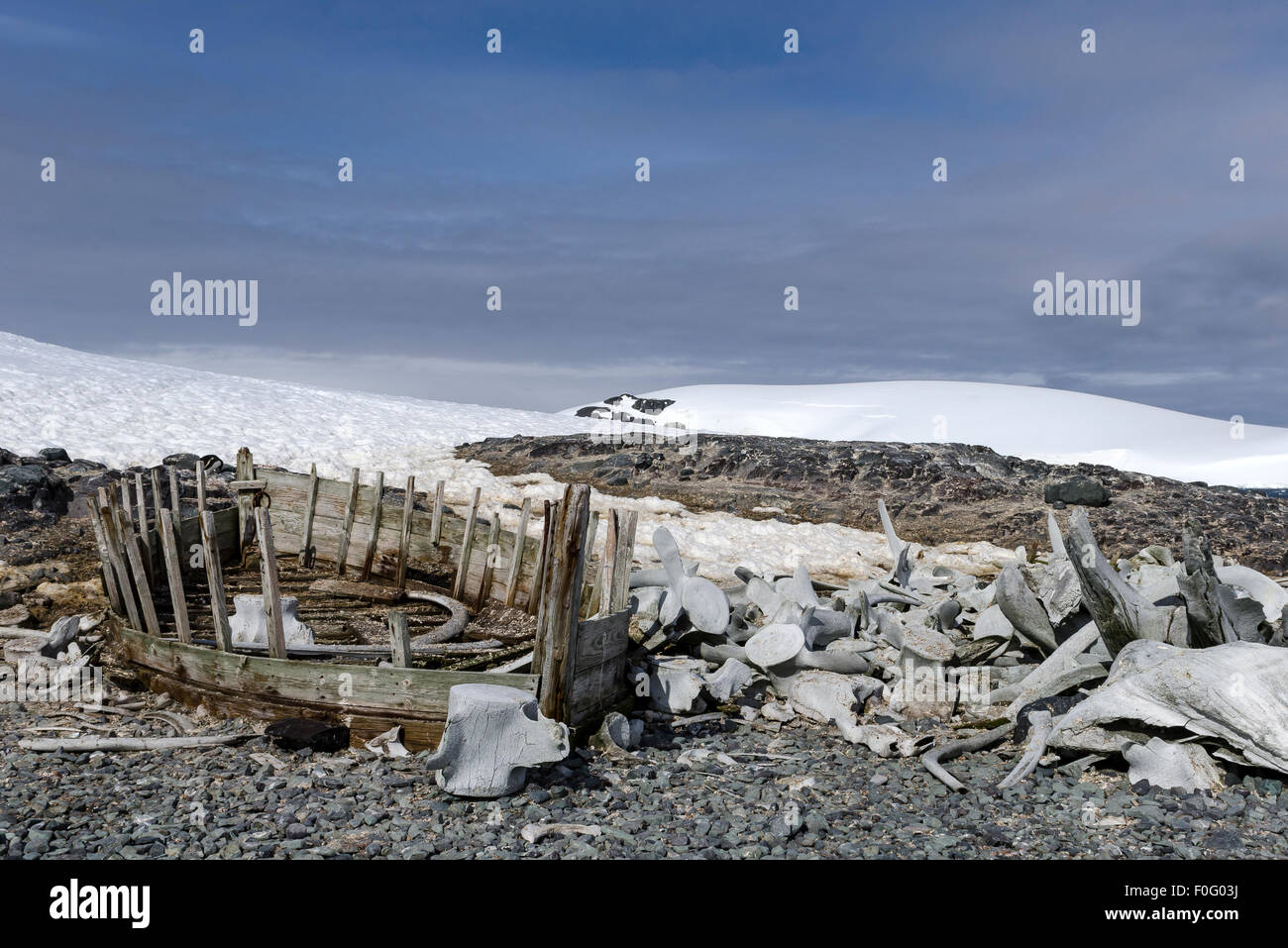 Alten zerstörten Boot am Strand Mikkelsen Hafen antarktischen Halbinsel Antarktis Stockfoto