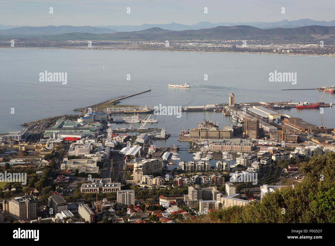 Waterfront von Kapstadt und die Tafelbucht Stockfoto