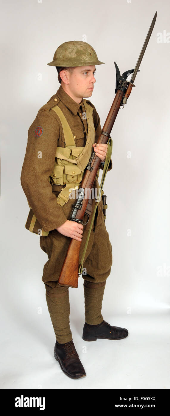 Franzose 37703 Gewehr mit Dreispitz Soldat Bajonett und Degen 
