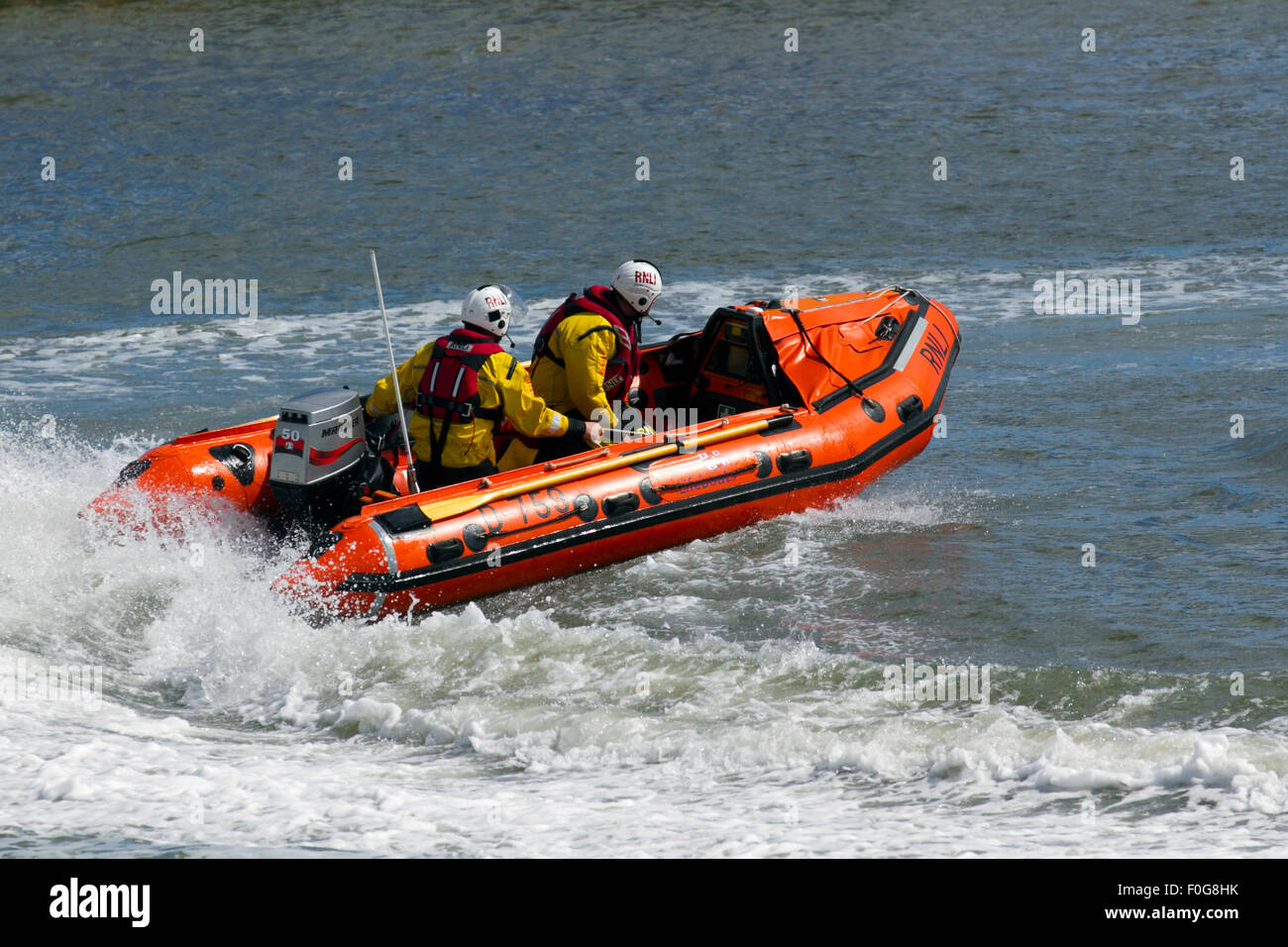 Gischt rund um das rettungsboot -Fotos und -Bildmaterial in hoher ...