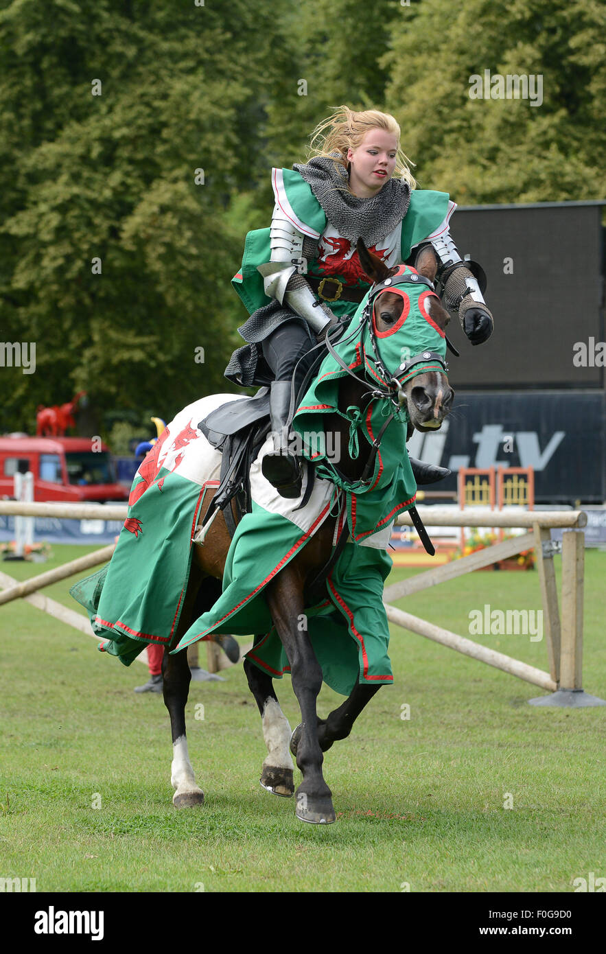 Die Ritter des mittelalterlichen Turnierteams mit einer Lady Knight Credit: David Bagnall Stockfoto