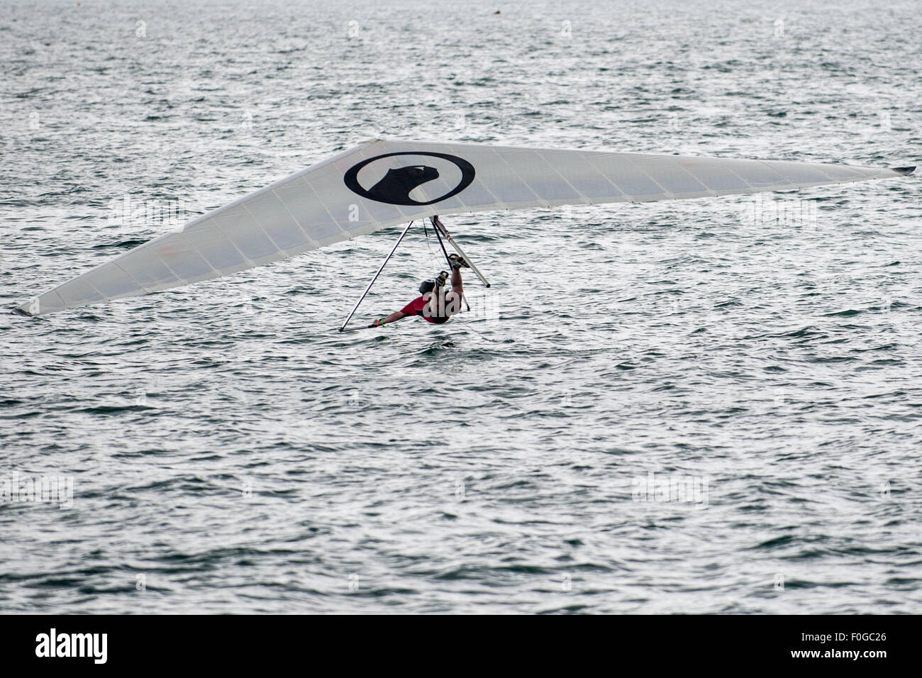 Worthing, UK. 15. August 2015. Kevin Smith [Condor Klasse] Worthing internationale Birdman Festival 2015 Credit: Stephen Bartholomäus/Alamy Live-Nachrichten Stockfoto