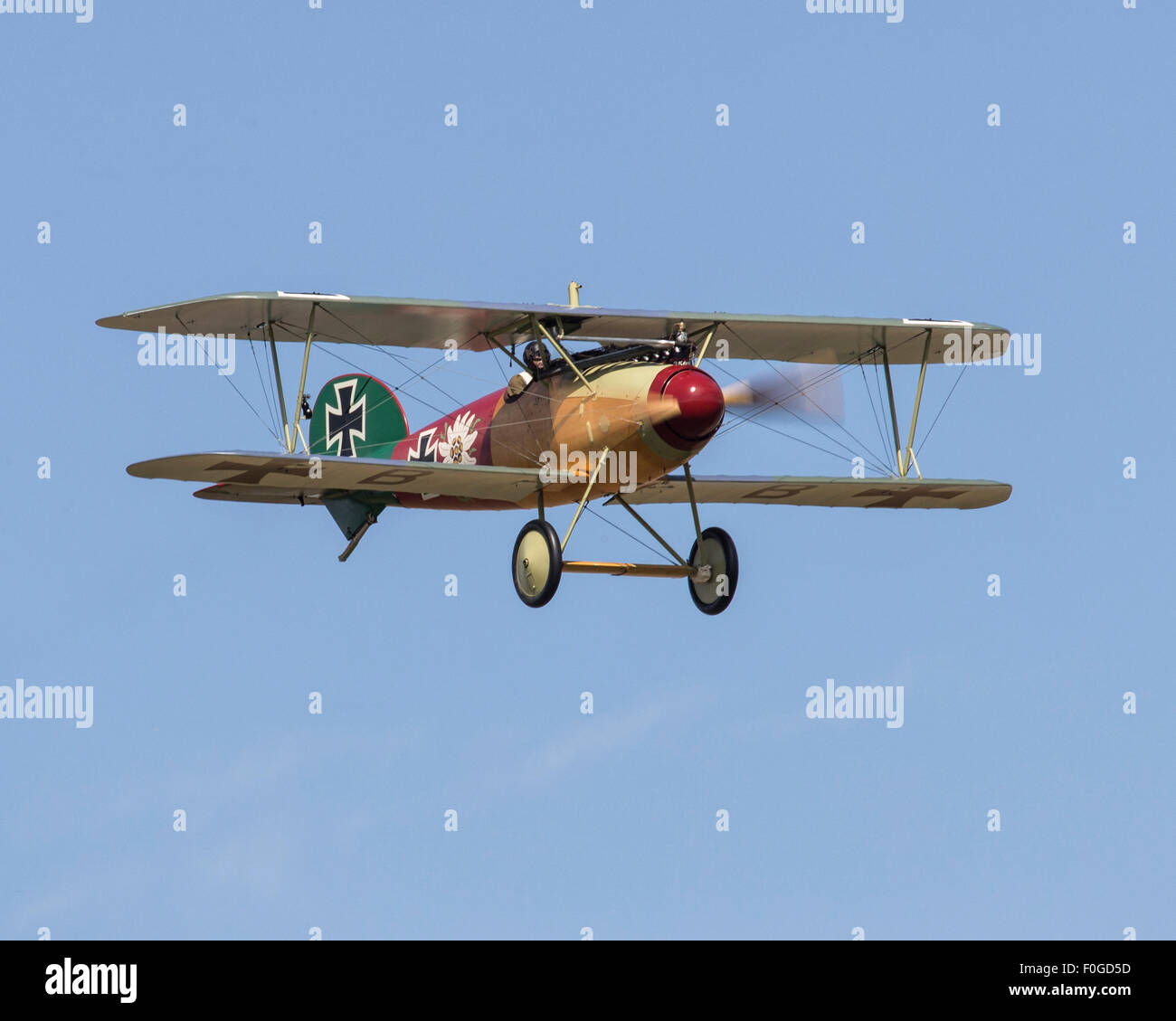 Replikat Albatros D.Va deutschen Weltkrieg Doppeldecker Jagdflugzeug fliegen am Shuttleworth Vertrauen Flügel und Räder Luft zeigen Stockfoto