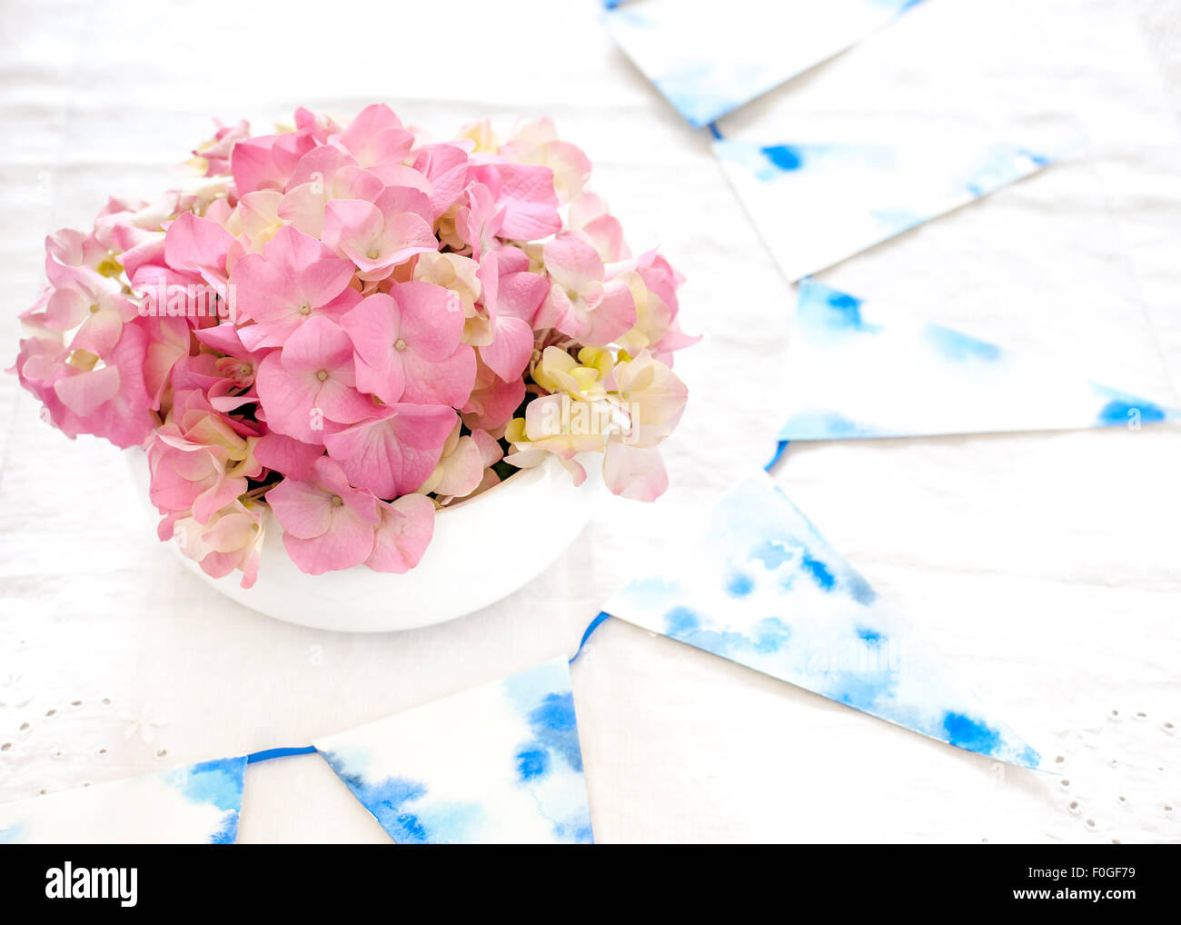 Girlande Blume Anordnung Blumen Hortensie rosa Stockfoto
