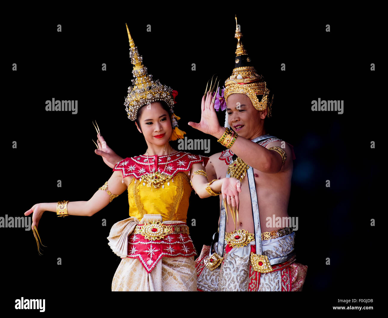 Männliche und weibliche Tänzer in traditionellen Thai Kostüm Stockfoto