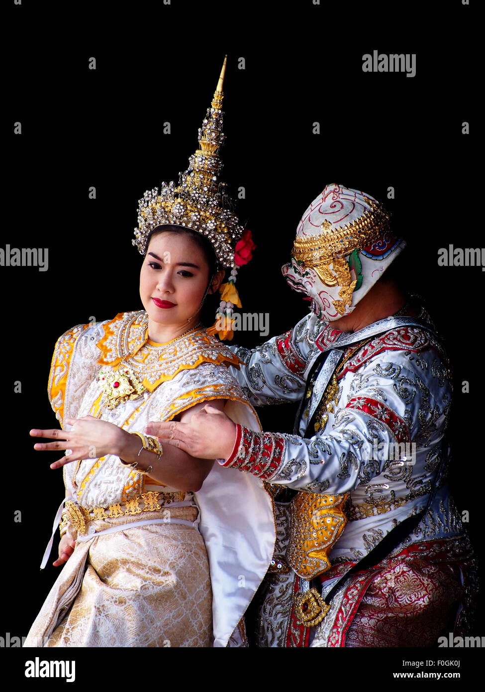 Männliche und weibliche Tänzer in Tradition Thai Kostüm Stockfoto
