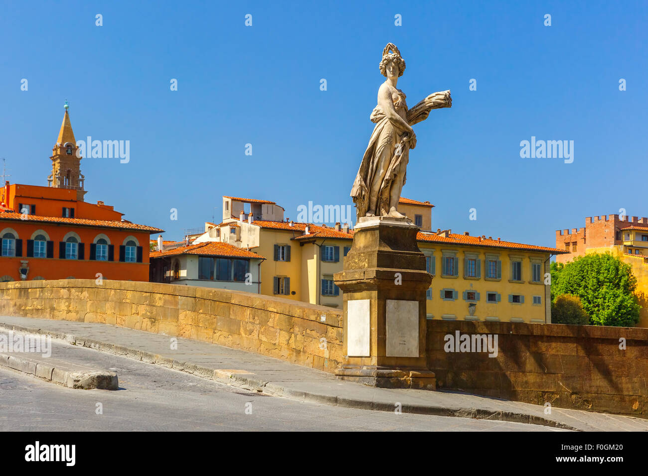 Brücke von Santa Trinita in Florenz, Italien Stockfoto