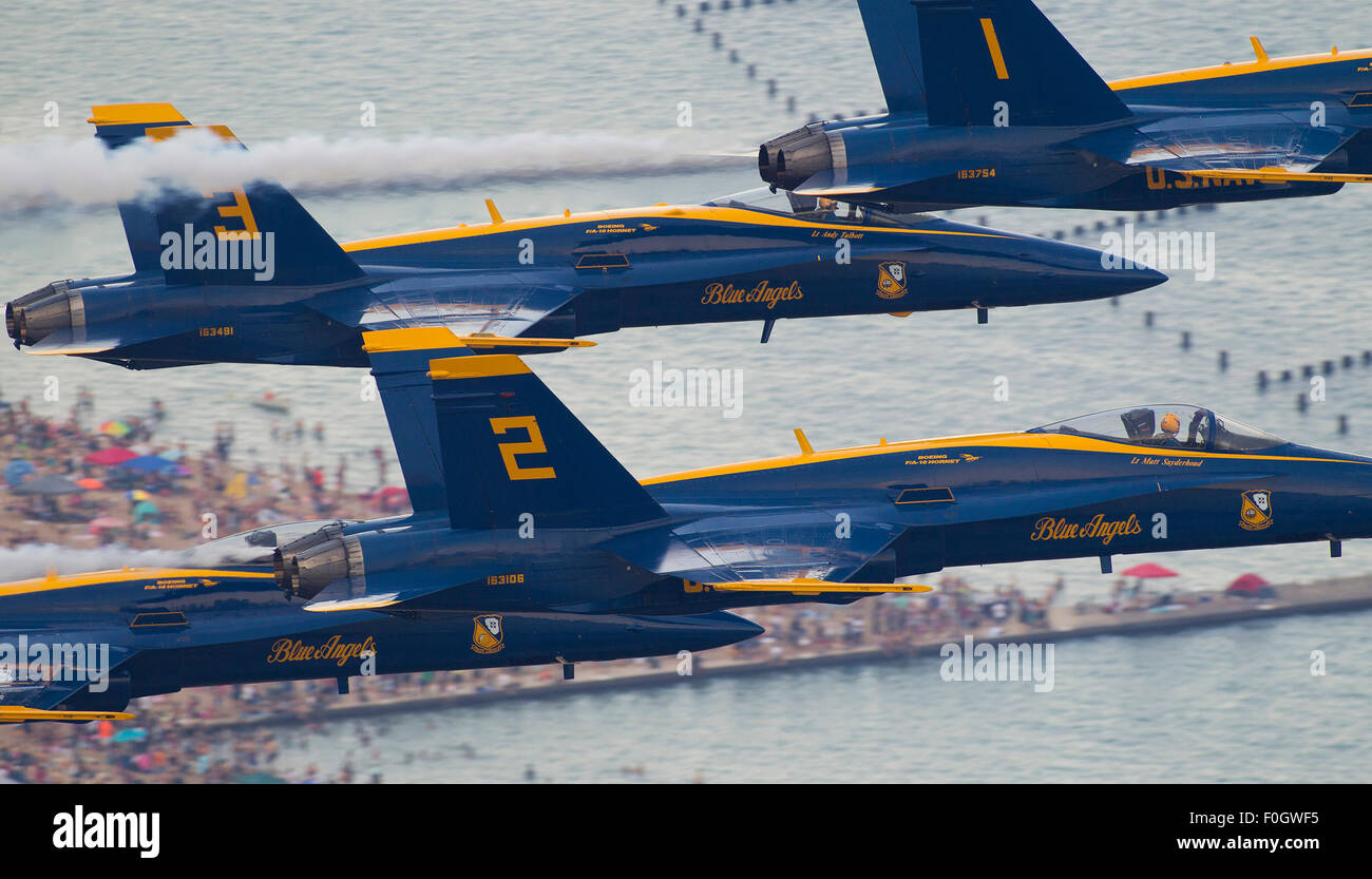 Chicago, IL, USA. 15. August 2015. Chicago, Illinois, USA - U.S. Navy Blue Angels Flight Demonstration Squadron auf der 2015 Chicago Air & Wasser Show in Chicago, IL durchführen. © Csm/Alamy Live-Nachrichten Stockfoto