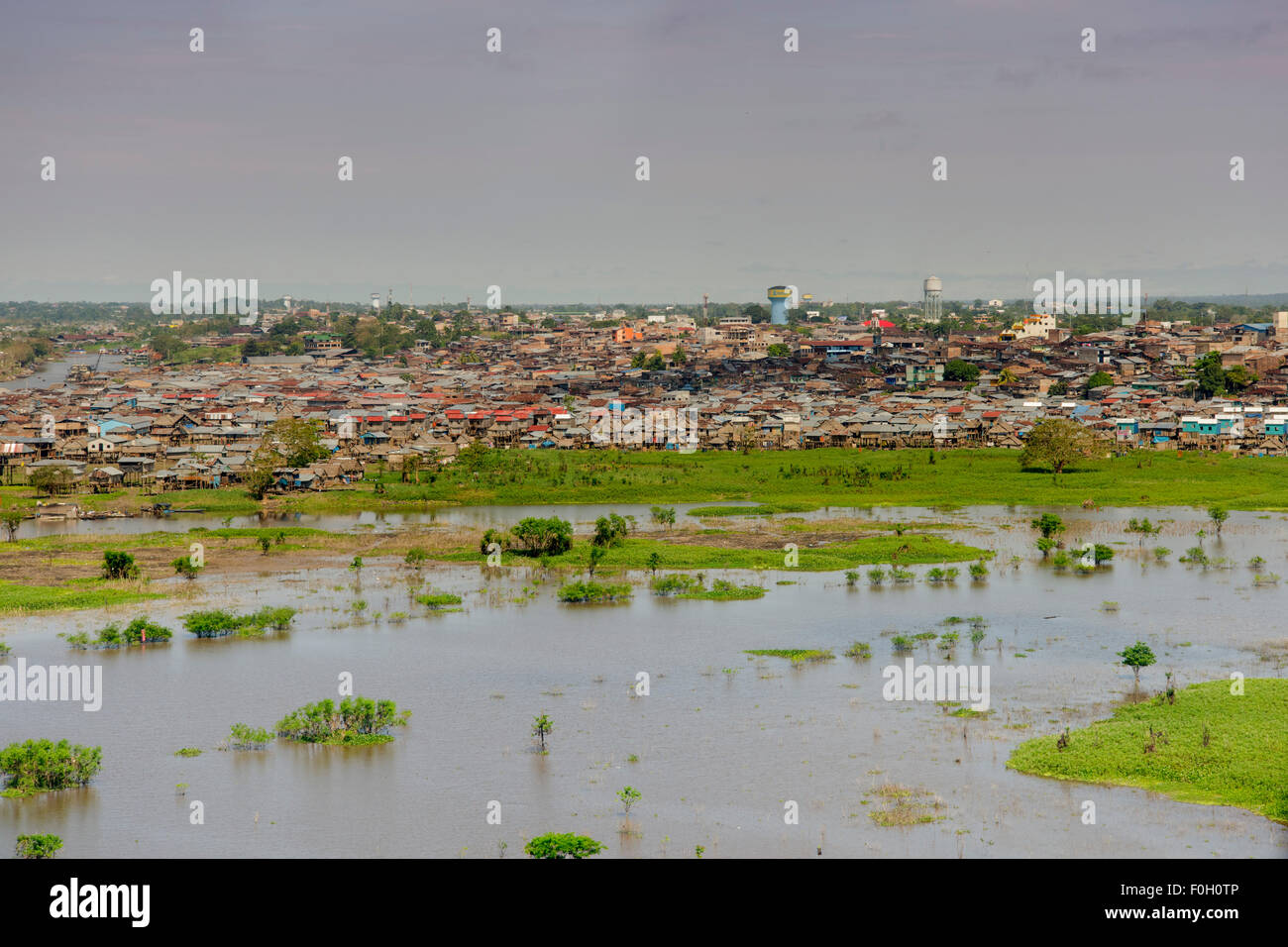 Iquitos aus der Luft auf dem Fluss Amazonas, Bezirk von Belen zeigt Aue  Itaya und Amazon Flüsse Perus Stockfotografie - Alamy