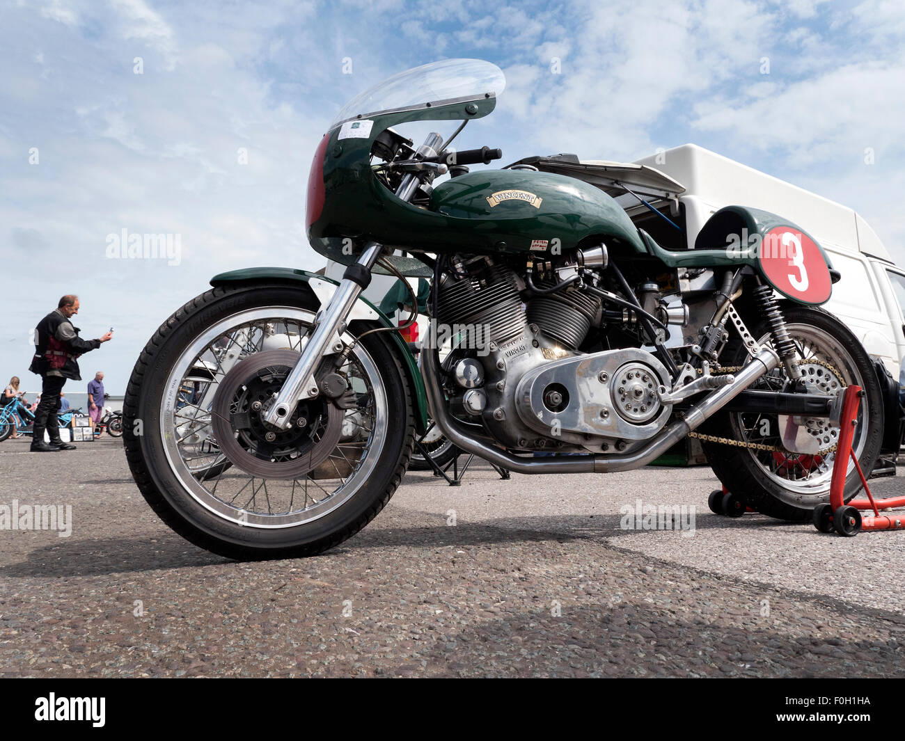 Ramsgate, Kent, UK. 15. August 2015. Ramsgate Sprint Revival auf westlichen Undercliff Ramsgate Kent UK 2015. Wiederbelebung von 1968. Vincent Motorrad im Fahrerlager. Bildnachweis: Martyn Goddard/Alamy Live-Nachrichten Stockfoto