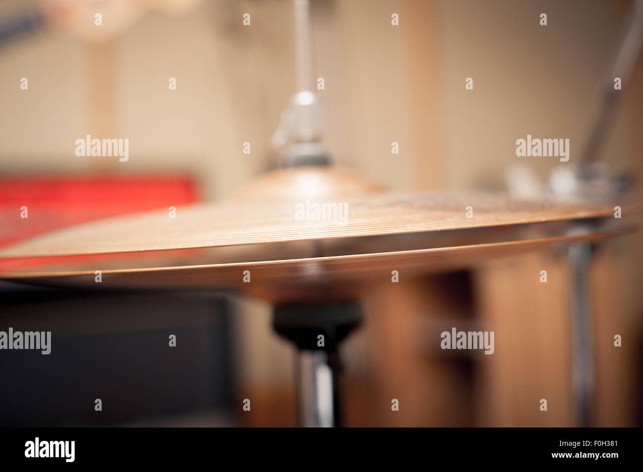 Schlagzeug-Detail im Studio, Charleston in selektiven Fokus Stockfoto