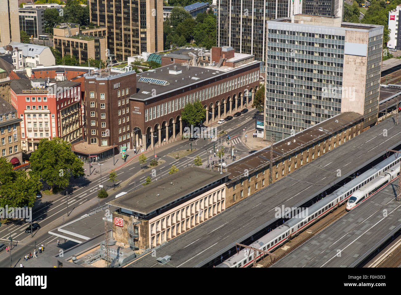 Stadt Essen, Deutschland, Innenstadt, Geschäftsviertel, Hauptbahnhof, Züge, Eisenbahn, Plattform, Transport, Stockfoto