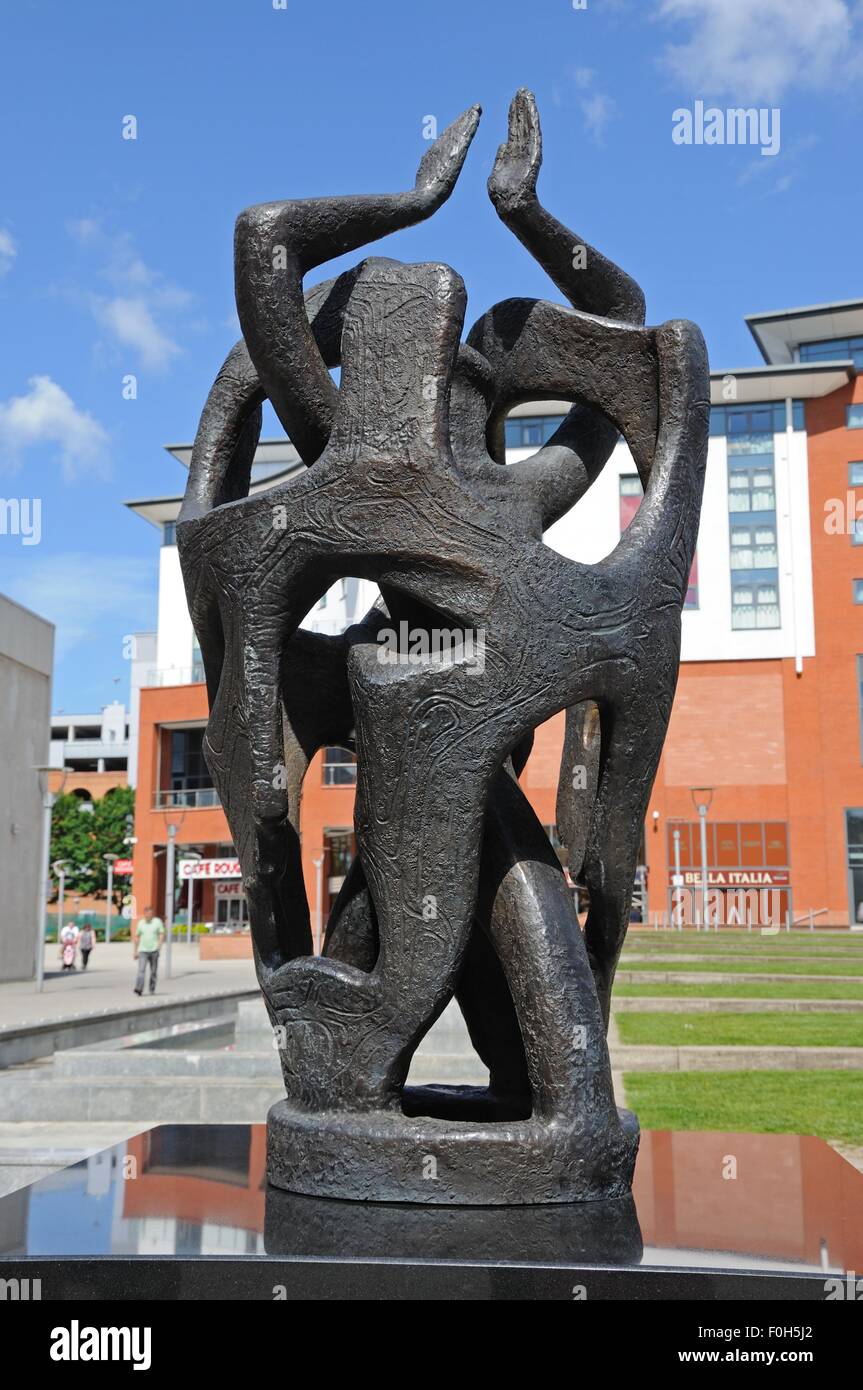 Moderne Skulptur in Belgrad Square, Coventry, West Midlands, England, UK, Westeuropa. Stockfoto