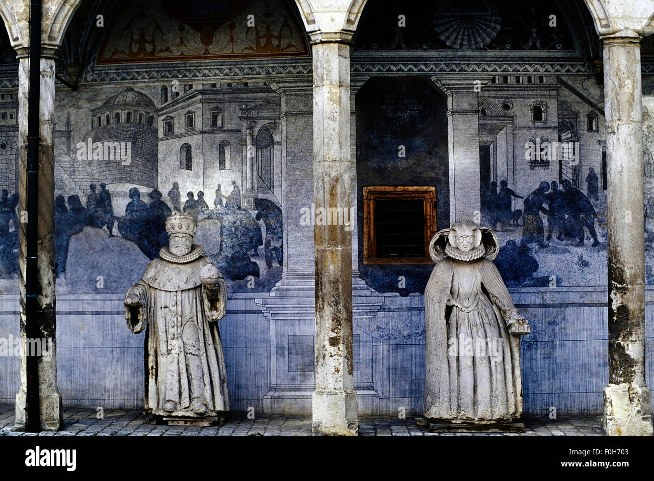 Statuen von Otto Heinrich und Susanna von Bayern im Innenhof von Schloss Neuburg, Deutschland. Europa Stockfoto