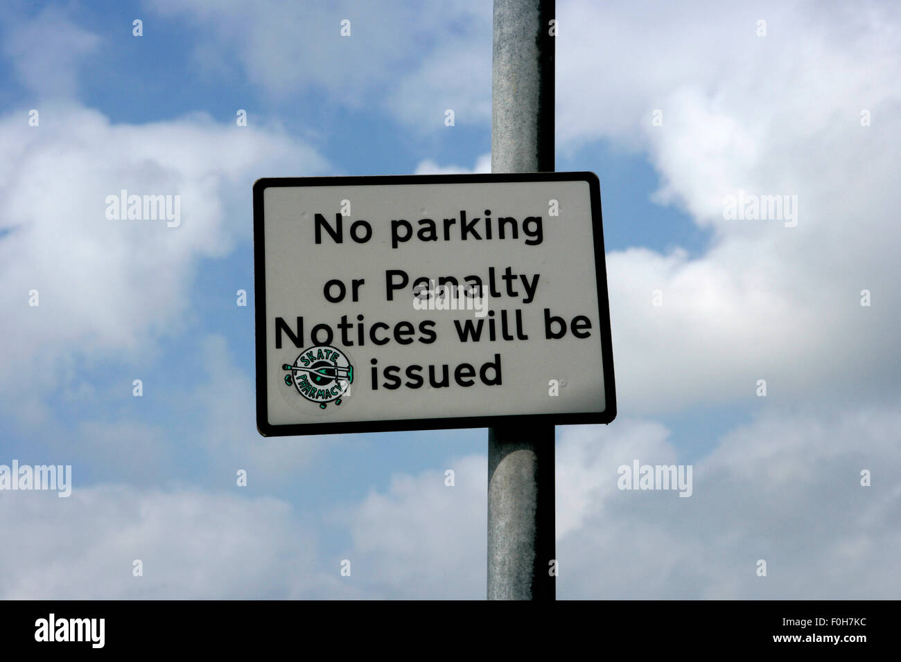 Parkplatz Schild in Margate verwirrend: "kein Parkplatz oder Strafe bemerkt ausgestellt werden" Stockfoto