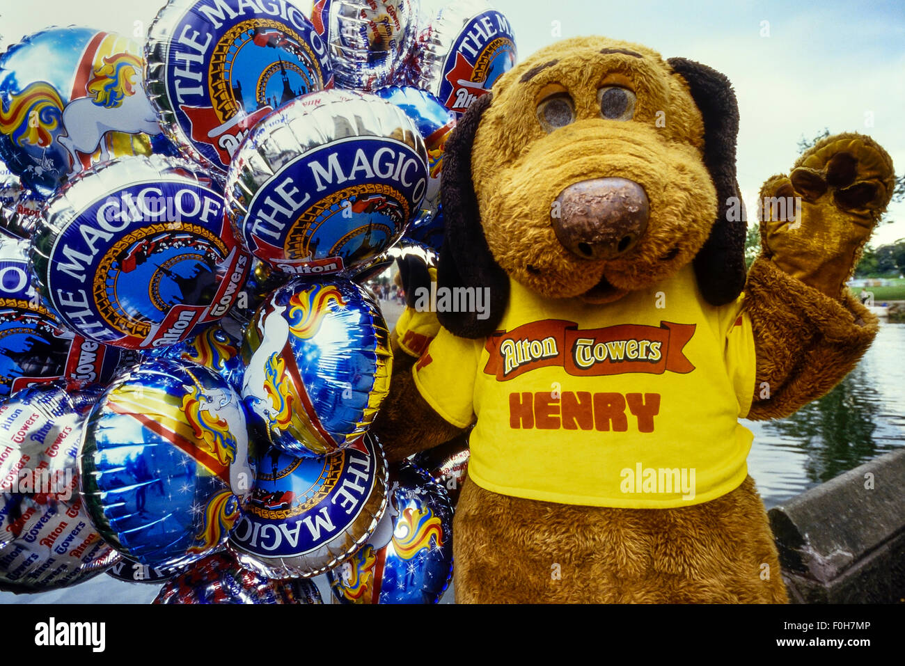 Henry Hound, die Alton Towers Maskottchen. Staffordshire, England, UK. Ca. 80er Stockfoto