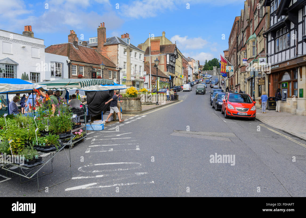 Arundel High Street. Sie suchen den High Street in der kleinen mittelalterlichen Stadt von Arundel in West Sussex, England, UK. Stockfoto