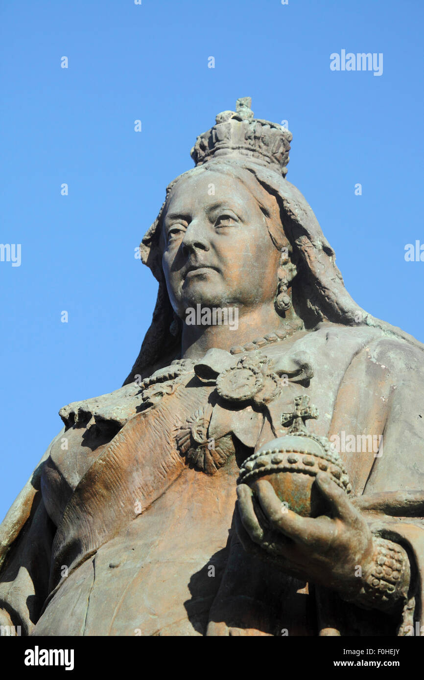 Königin Victoria Statue außerhalb der Stadt Halle in South Shields, England. Königin Victoria regierte von 1837 bis 1901. Stockfoto