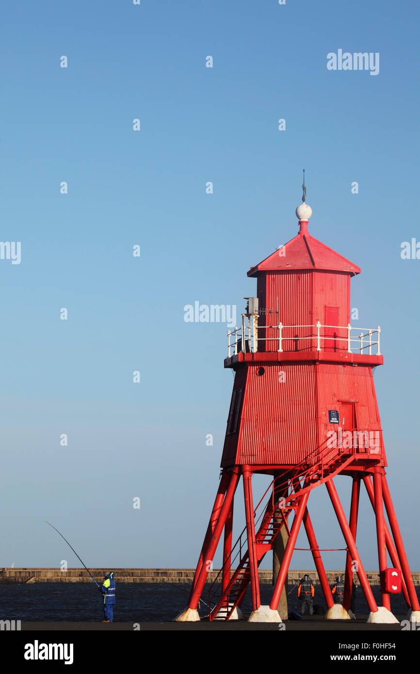 Herde Buhne Leuchtturm in South Shields, England. Der Leuchtturm steht an der Mündung des Flusses Tyne. Stockfoto