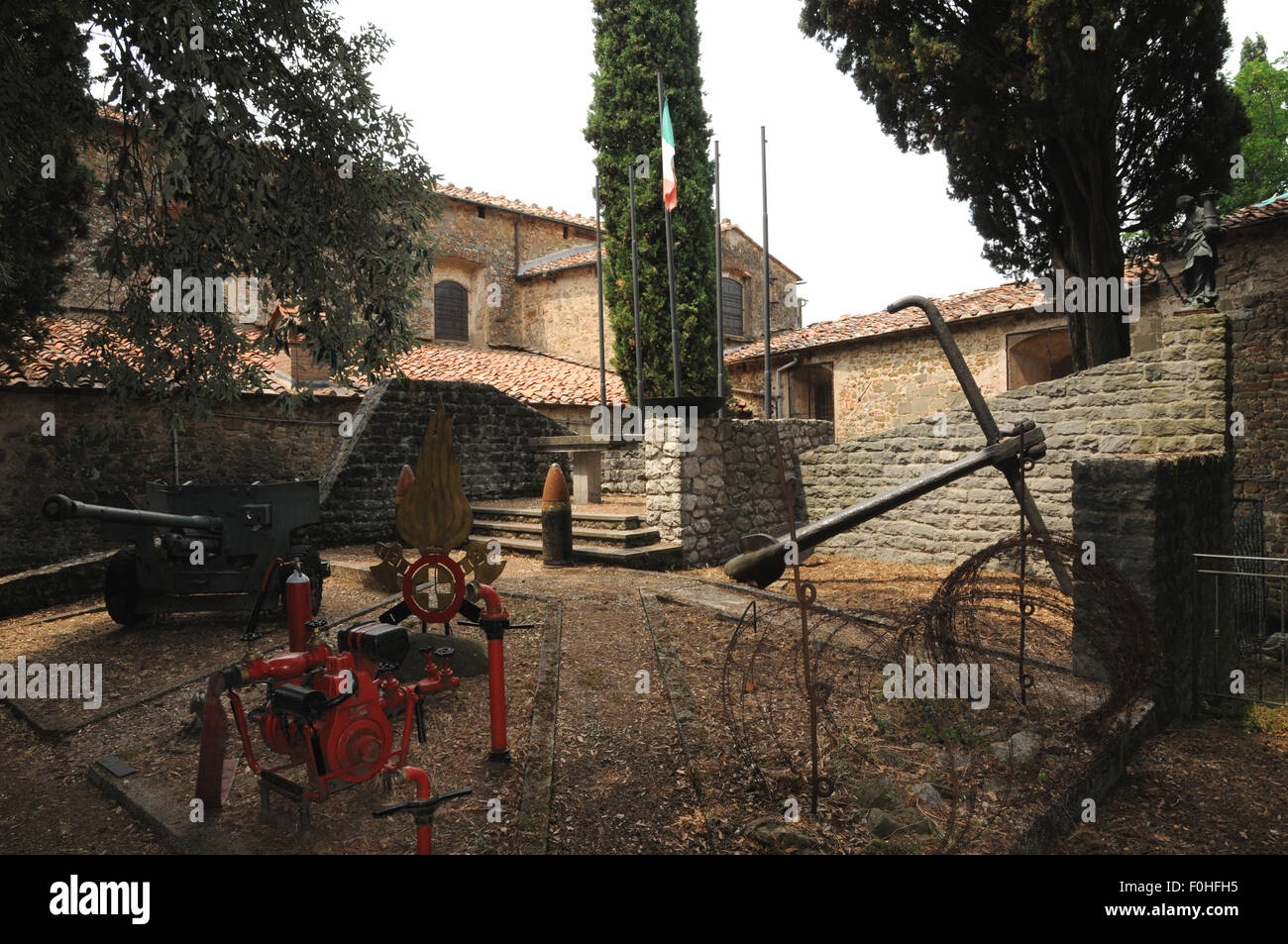 Ein neugierig Denkmal nach Santa Barbara, Schutzpatronin der Montecatini Therme in der Toskana. Sie ist eng verbunden mit Sprengstoff! Stockfoto