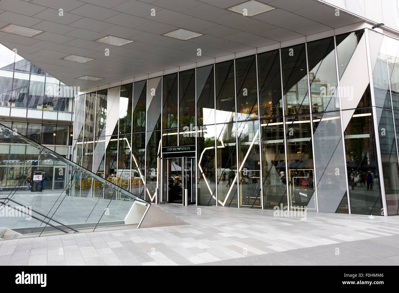 Emporio Armani Fashion-Store in der Avenue Gebäude Spinningfields Manchester England UK Stockfoto