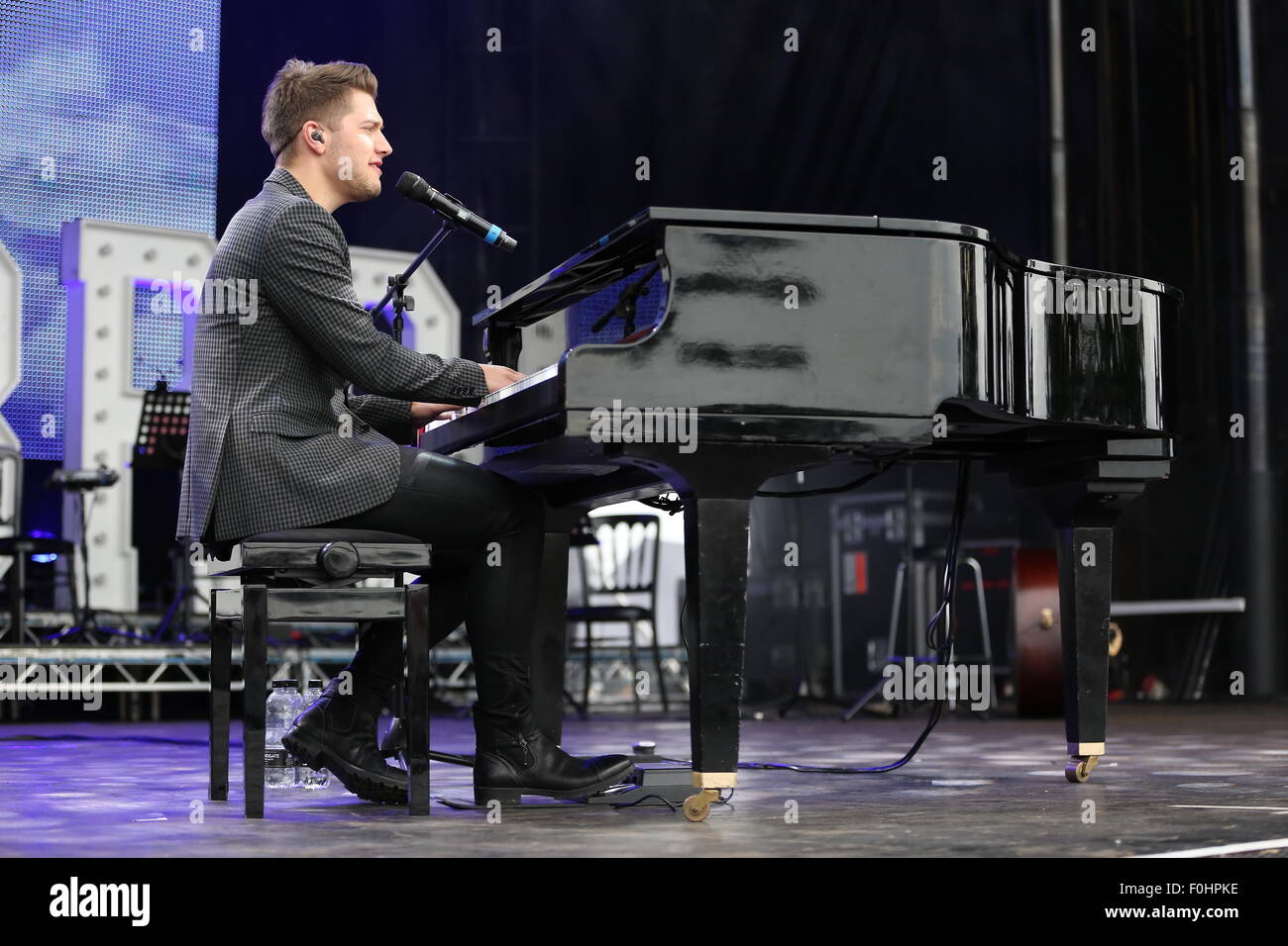 Betley, Cheshire, UK. 16. August 2015. AJ Brown tritt bei Betley Konzerten im Betley Court Farm. Bildnachweis: Simon Newbury/Alamy Live-Nachrichten Stockfoto