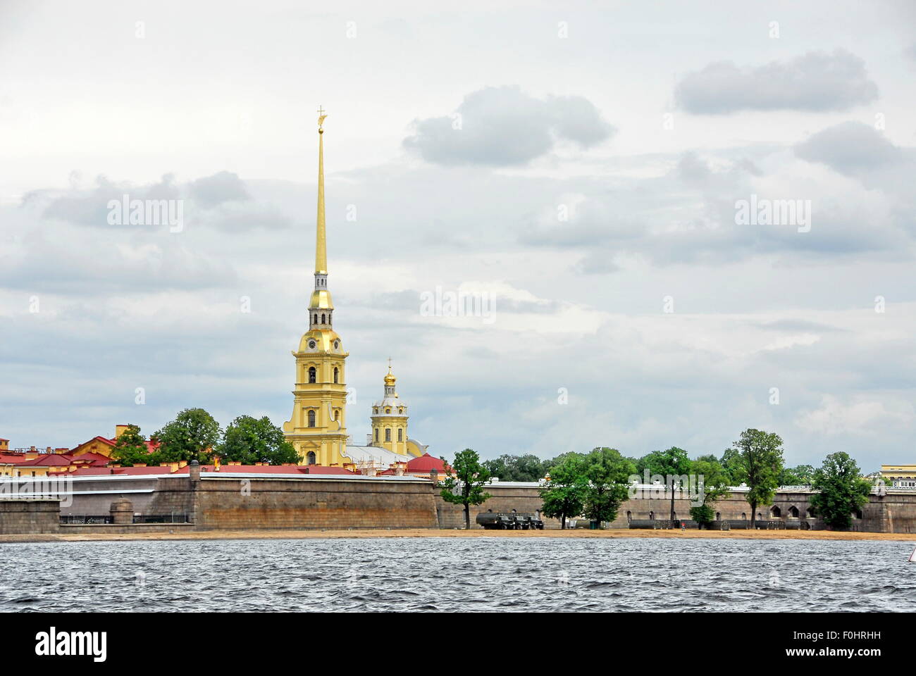Der Heiligen Peter und Paul Kathedrale russisch-orthodoxen Kathedrale in der Peter und Paul Fortress in St. Petersburg, Russland. Stockfoto